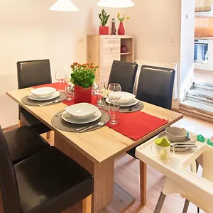  Apartment Cozy With Terrace Near Castle